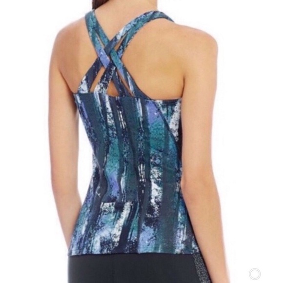 Lucy | Athletic Criss Cross Back Straps Pattern Tank Top - Picture 15 of 15